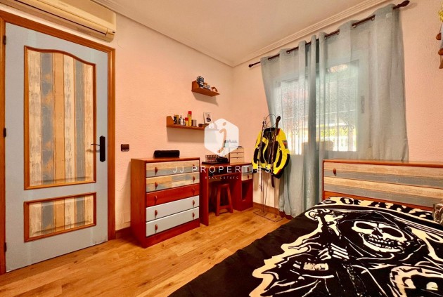 Z drugiej ręki - Villa -
Torrevieja - Los Balcones
