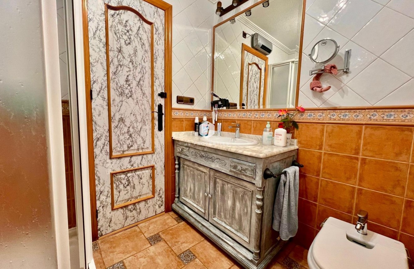 Z drugiej ręki - Villa -
Torrevieja - Los Balcones