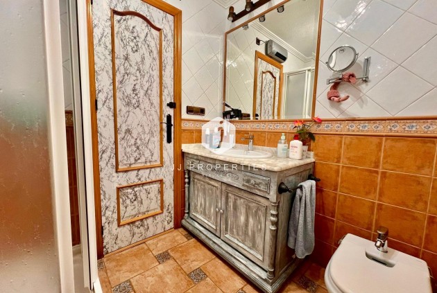 Z drugiej ręki - Villa -
Torrevieja - Los Balcones