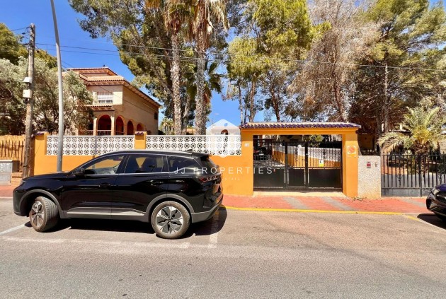 Z drugiej ręki - Villa -
Torrevieja - Los Balcones