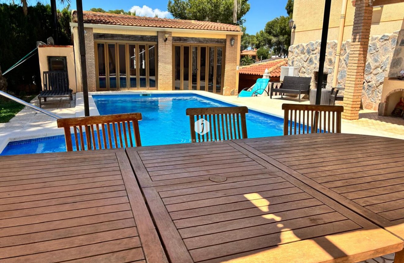 Resale - Villa -
Los Balcones - Costa Blanca