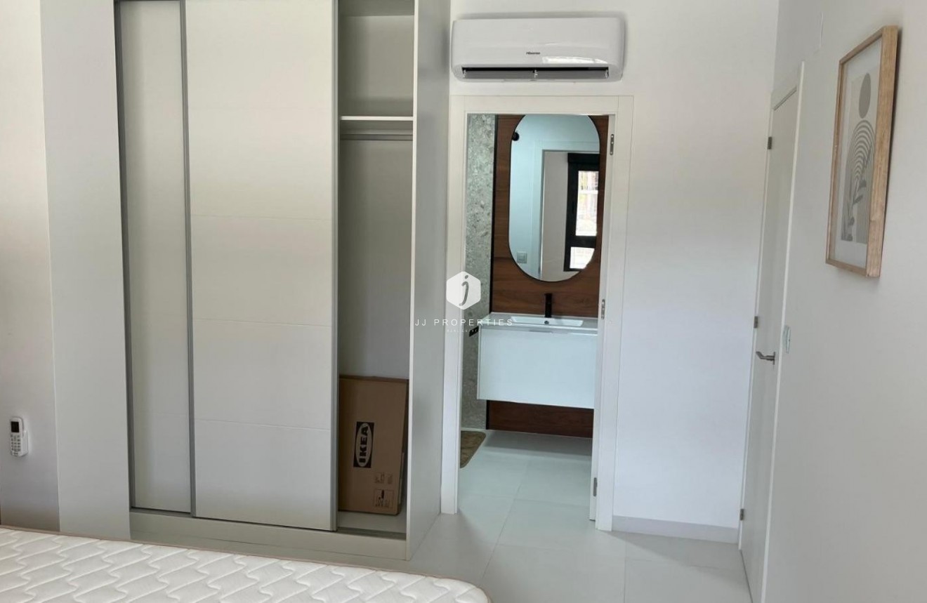 Resale - Apartment / flat -
San Miguel de Salinas - Inland