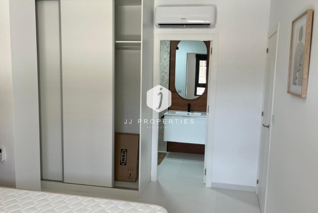 Resale - Apartment / flat -
San Miguel de Salinas - Inland