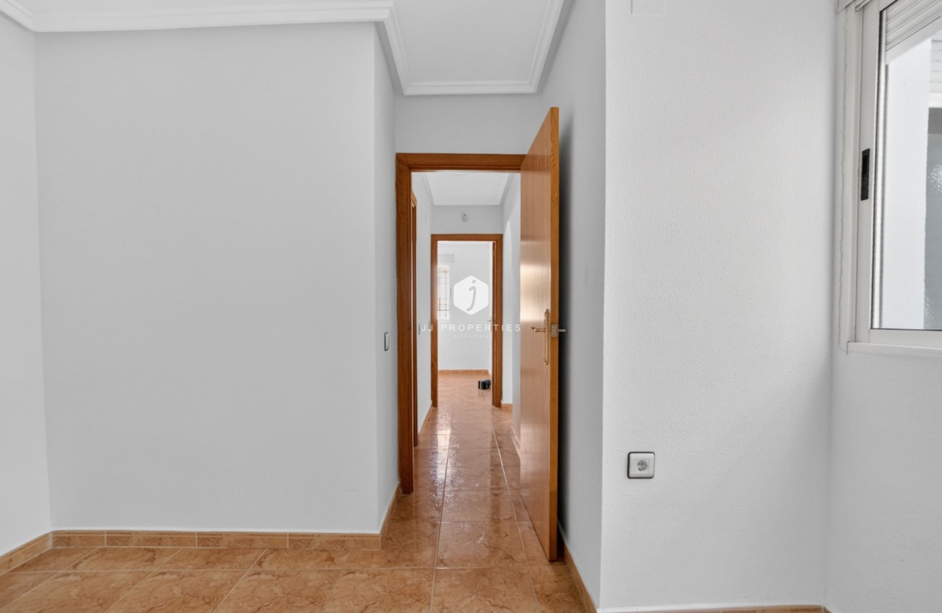 Resale - Apartment / flat -
Torrevieja - El Limonar
