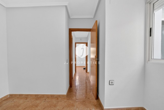 Resale - Apartment / flat -
Torrevieja - El Limonar