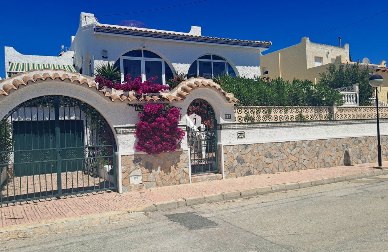 Resale - Villa -
San Miguel de Salinas - Inland