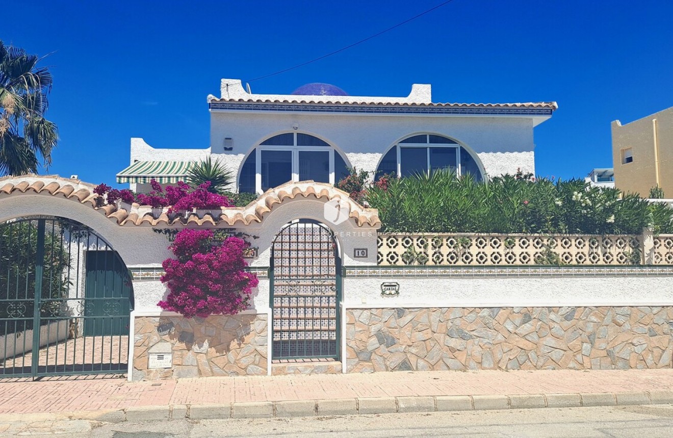 Resale - Villa -
San Miguel de Salinas - Inland