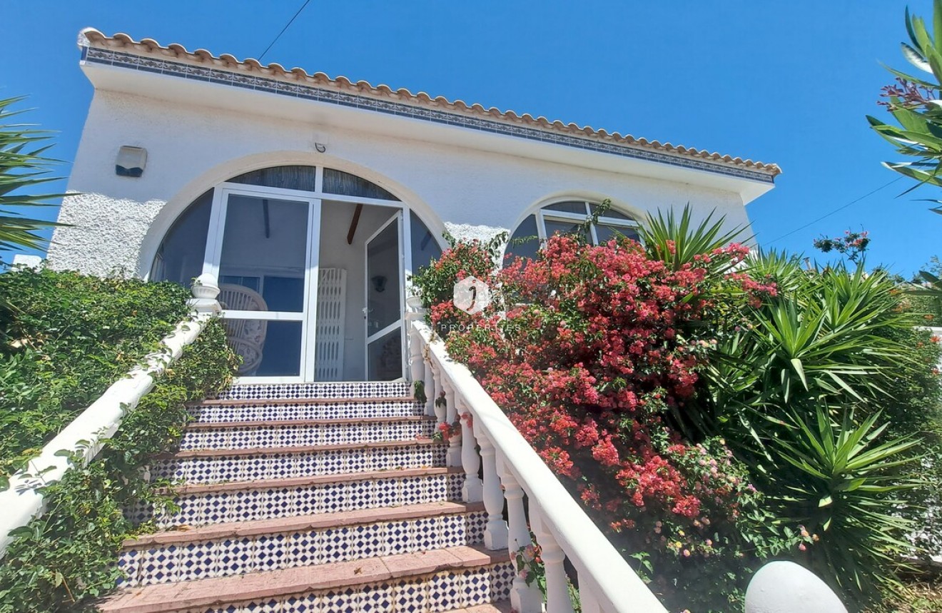 Resale - Villa -
San Miguel de Salinas - Inland