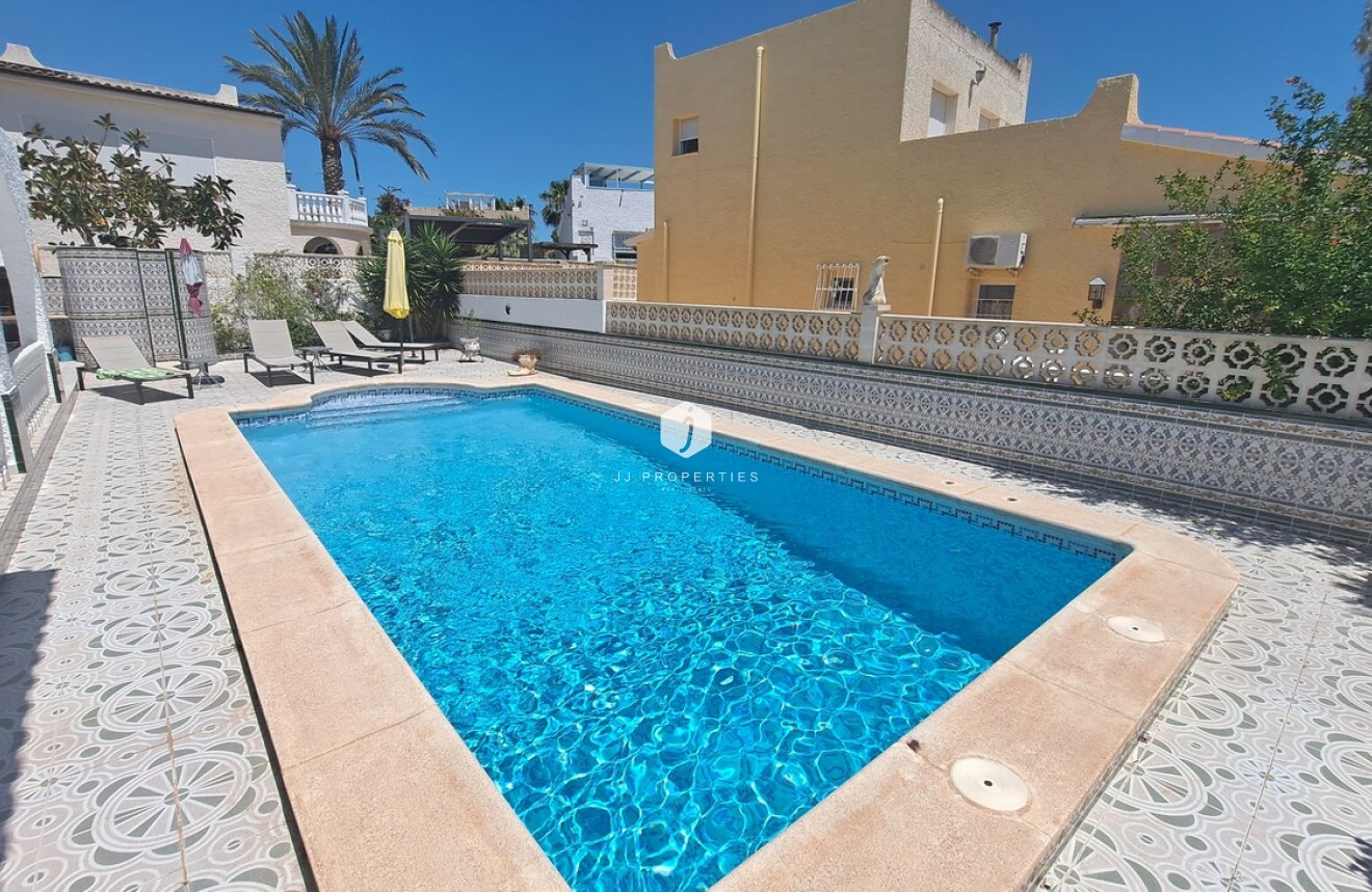 Resale - Villa -
San Miguel de Salinas - Inland