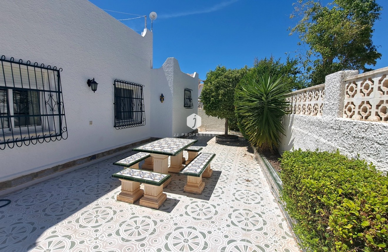 Resale - Villa -
San Miguel de Salinas - Inland