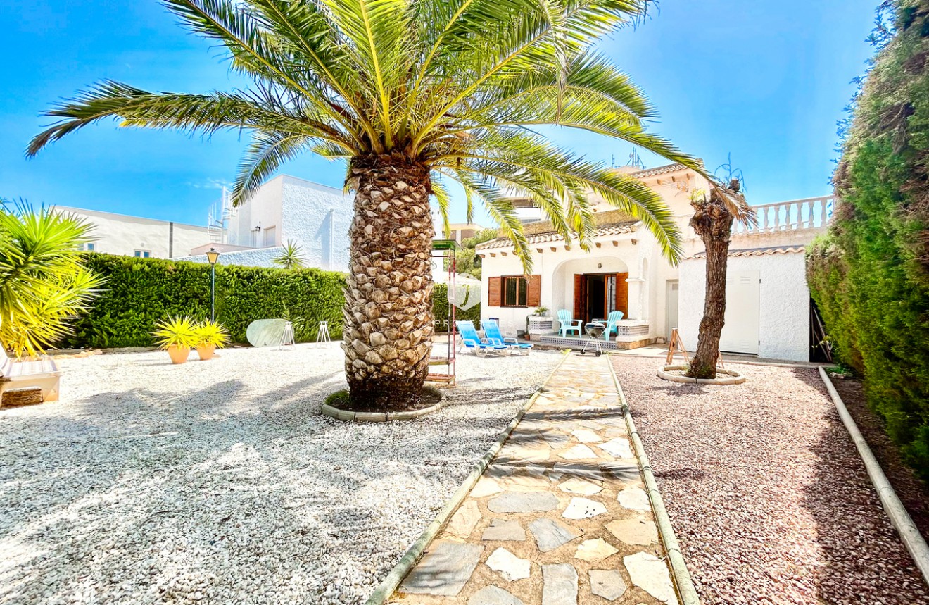 Resale - Villa -
La Zenia - Costa Blanca