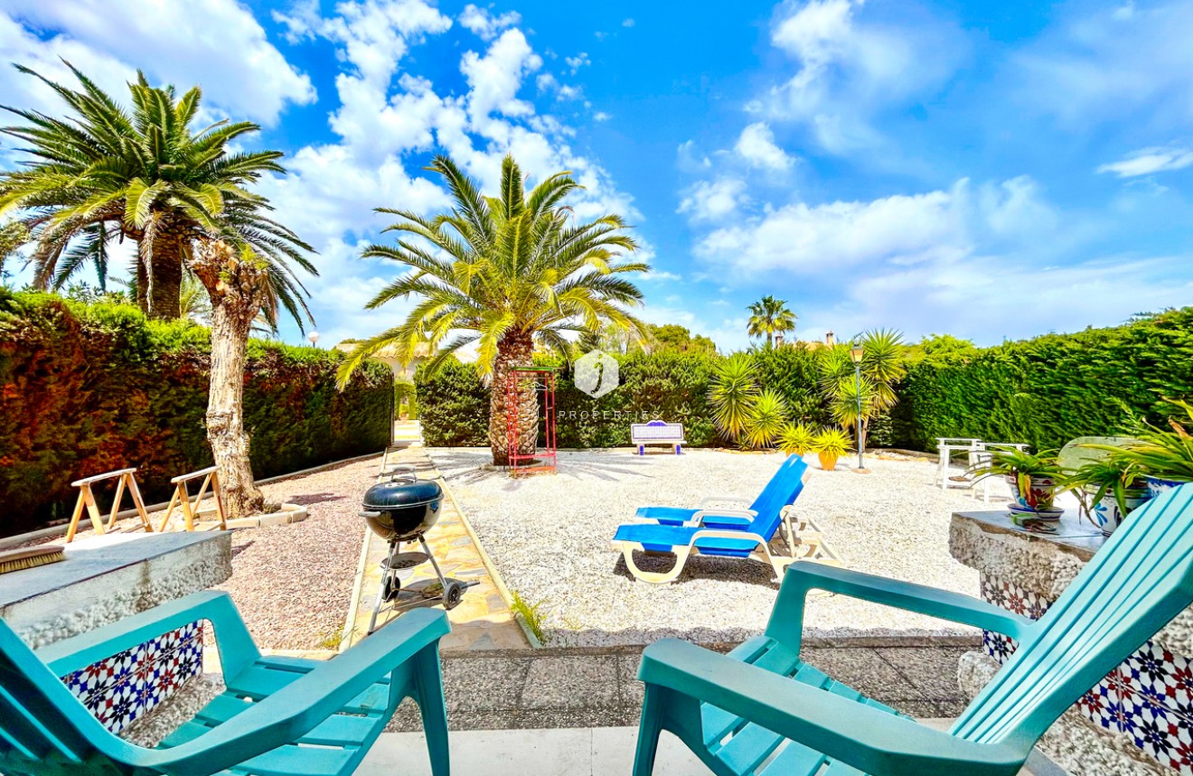 Resale - Villa -
La Zenia - Costa Blanca