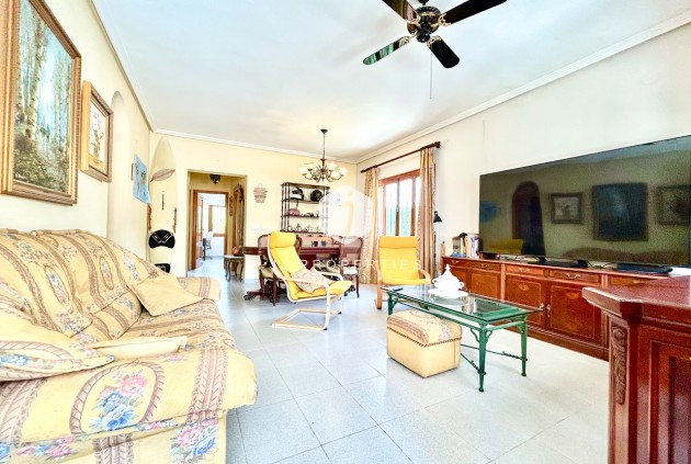 Resale - Villa -
La Zenia - Costa Blanca