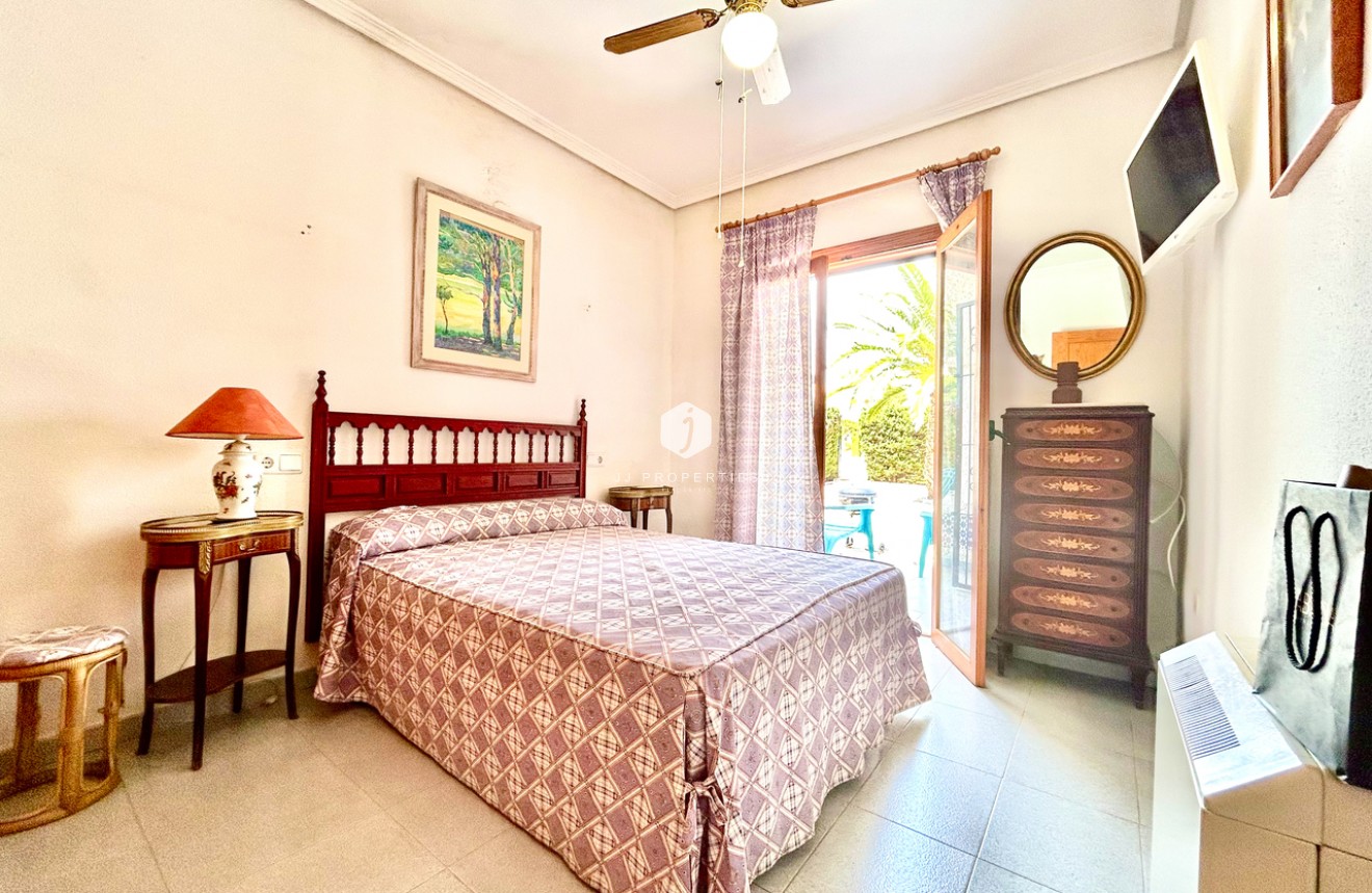 Resale - Villa -
La Zenia - Costa Blanca