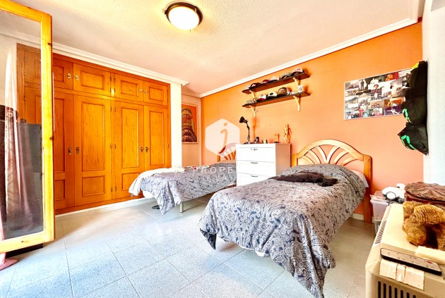 Resale - Villa -
La Zenia - Costa Blanca