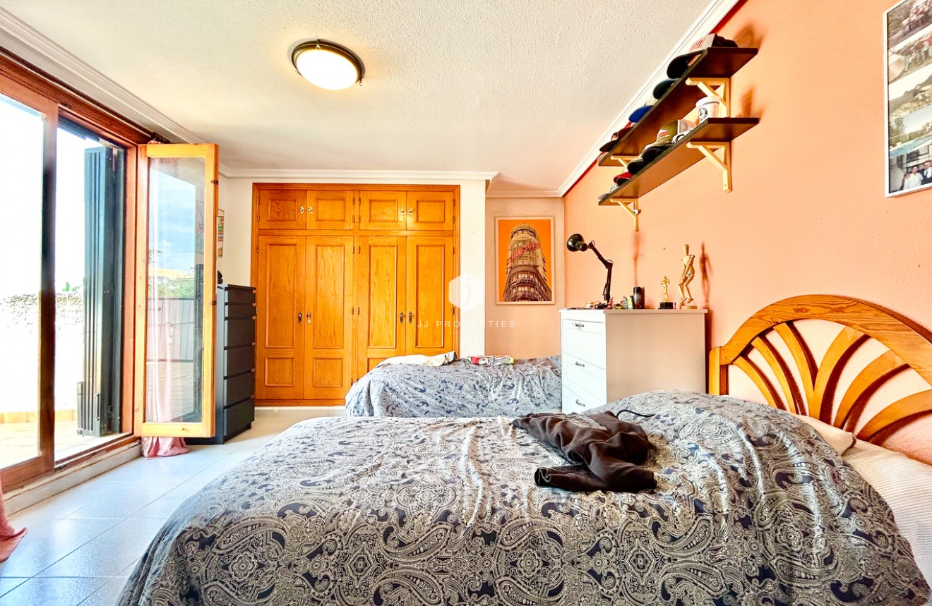 Resale - Villa -
La Zenia - Costa Blanca