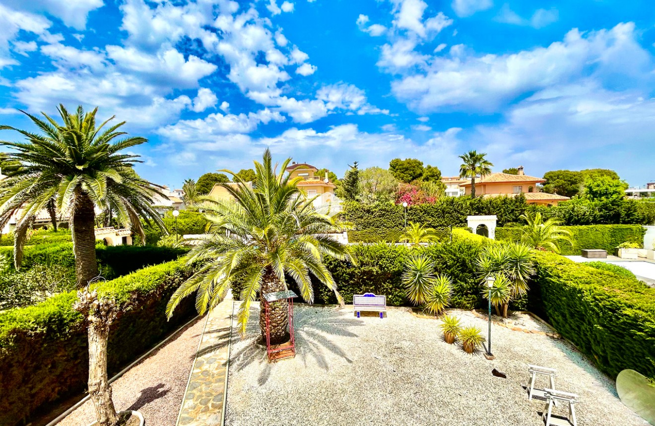 Resale - Villa -
La Zenia - Costa Blanca