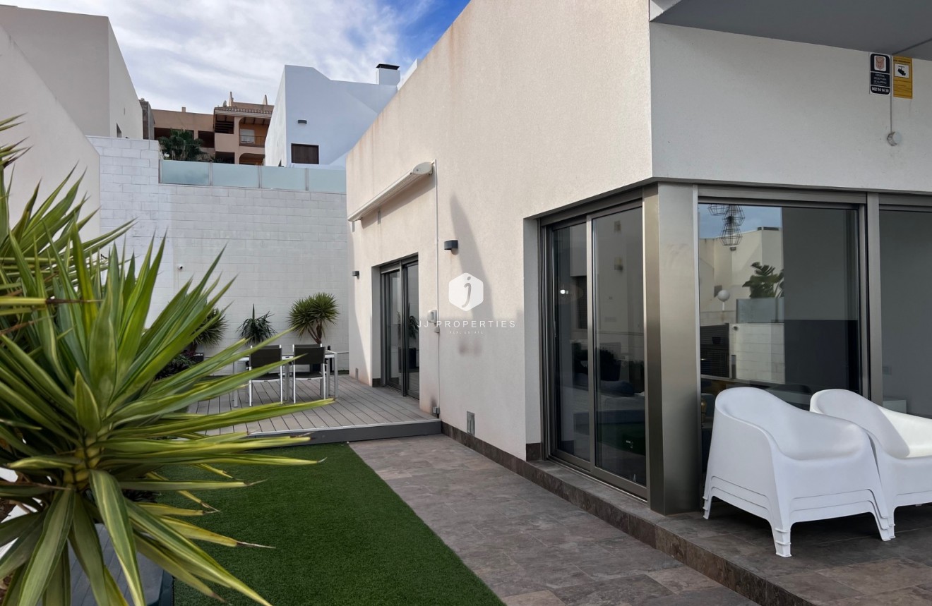 Resale - Villa -
Orihuela Costa - Costa Blanca