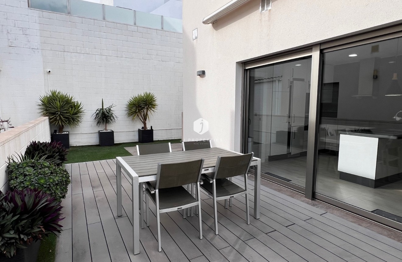 Resale - Villa -
Orihuela Costa - Costa Blanca