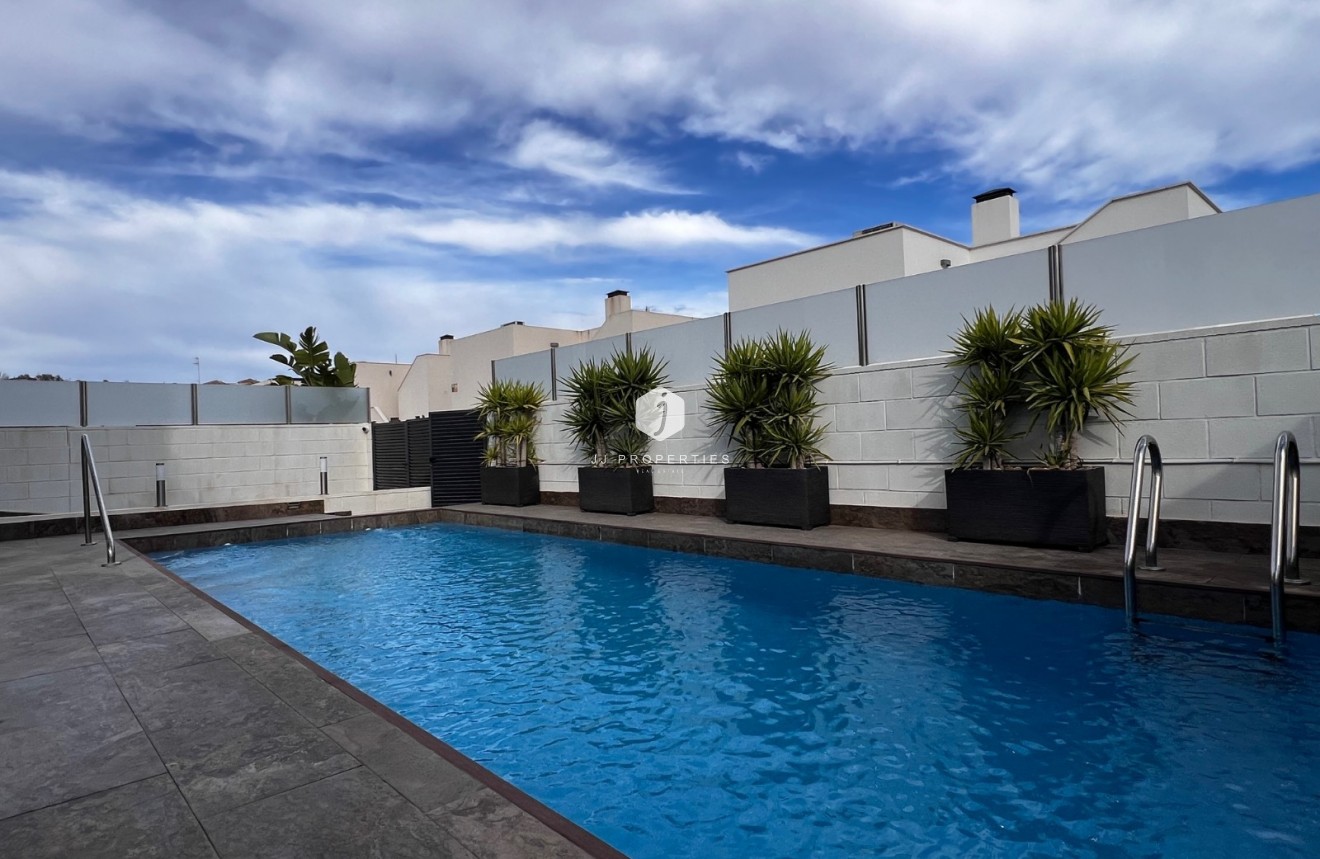 Resale - Villa -
Orihuela Costa - Costa Blanca