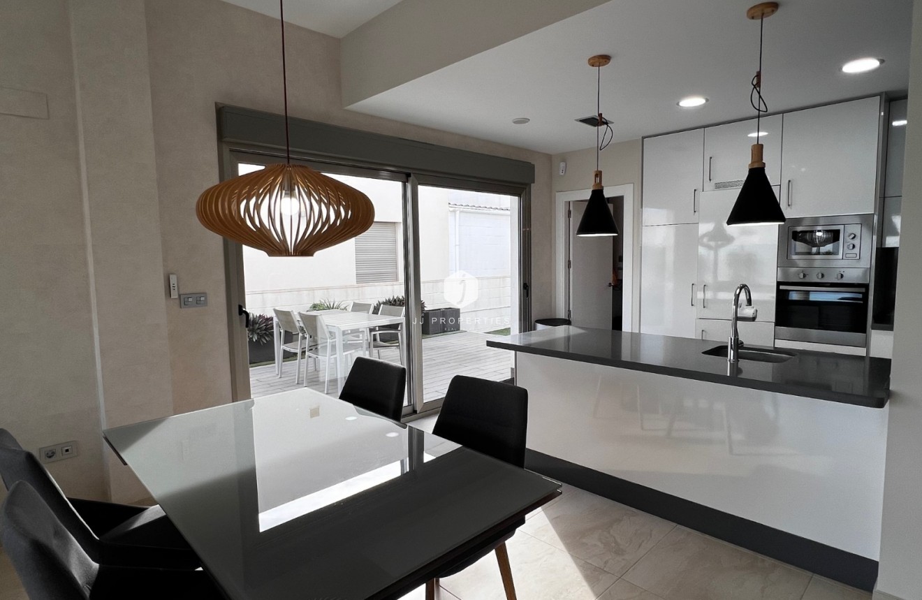 Resale - Villa -
Orihuela Costa - Costa Blanca