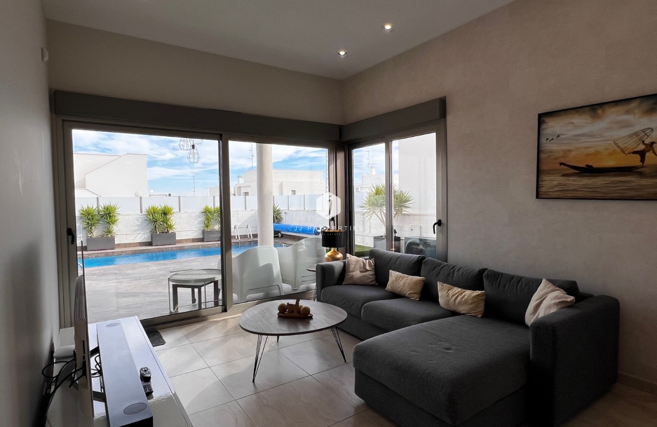 Resale - Villa -
Orihuela Costa - Costa Blanca