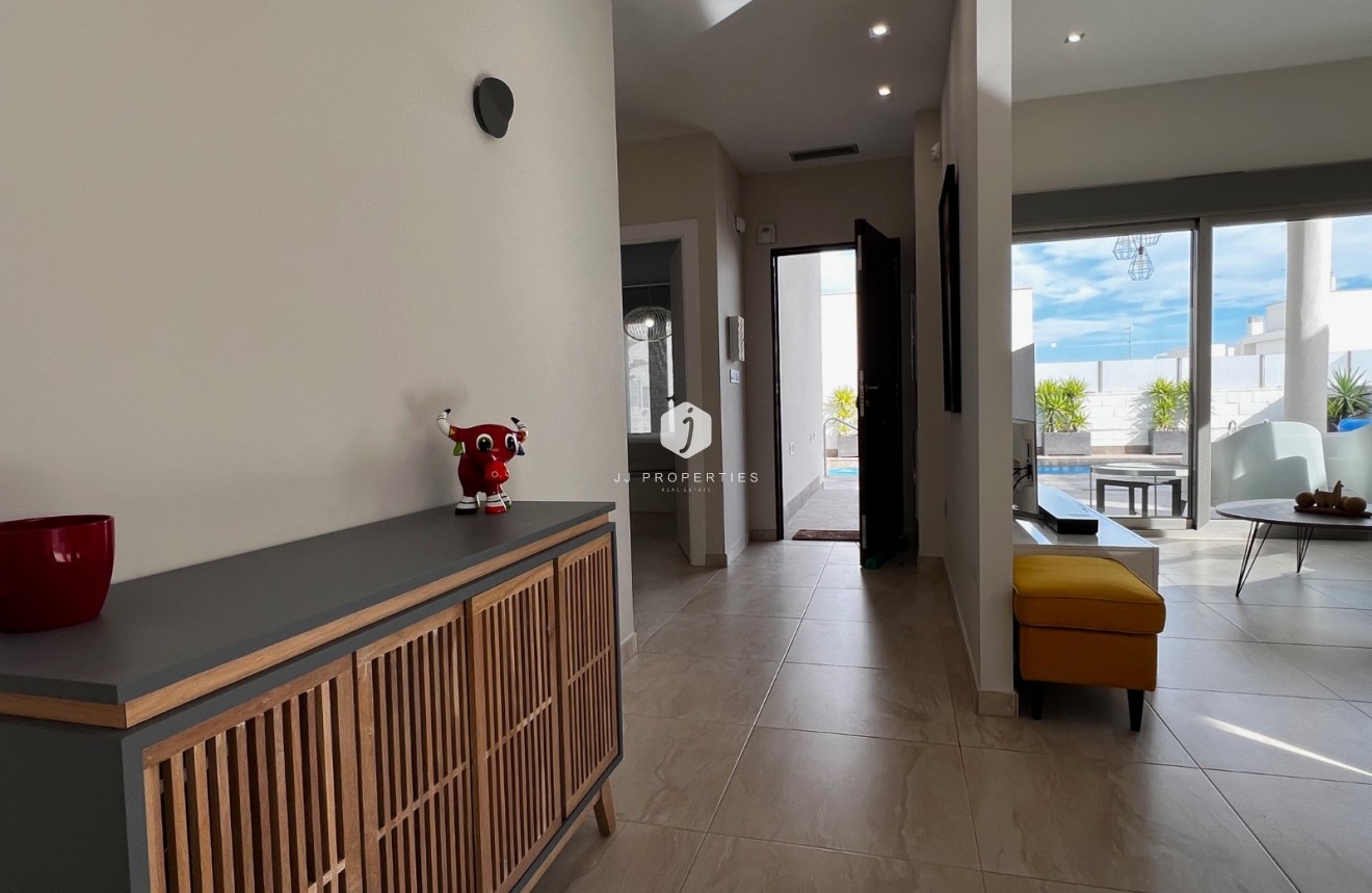 Resale - Villa -
Orihuela Costa - Costa Blanca