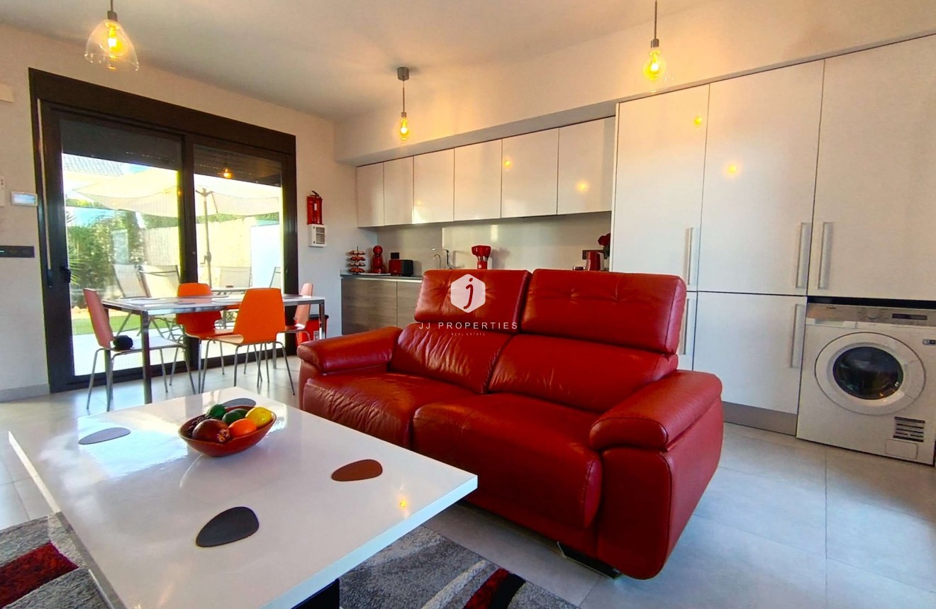 Tweedehands - Appartement / flat -
Algorfa - Inland
