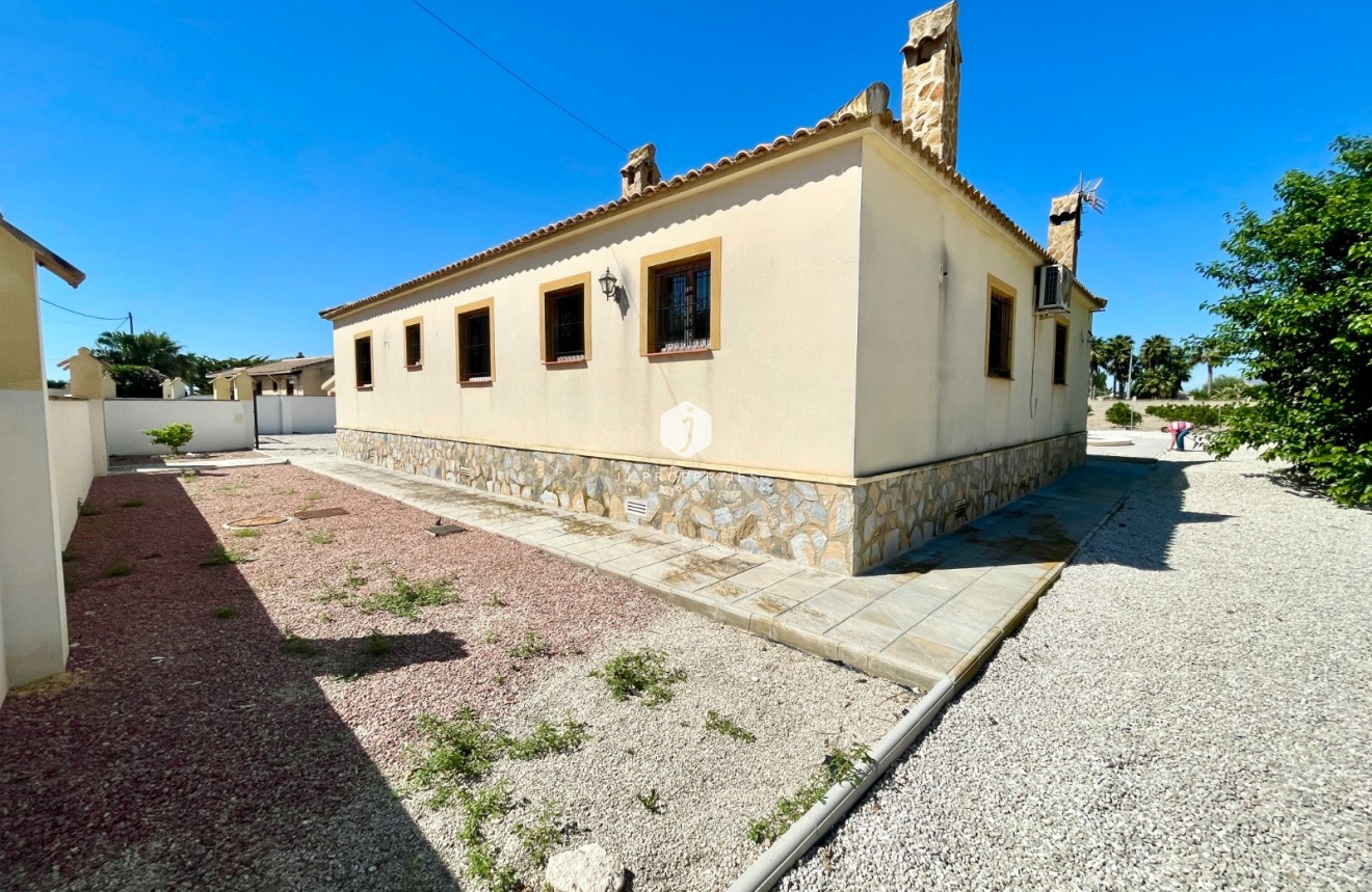Resale - Villa -
Catral - Costa Blanca