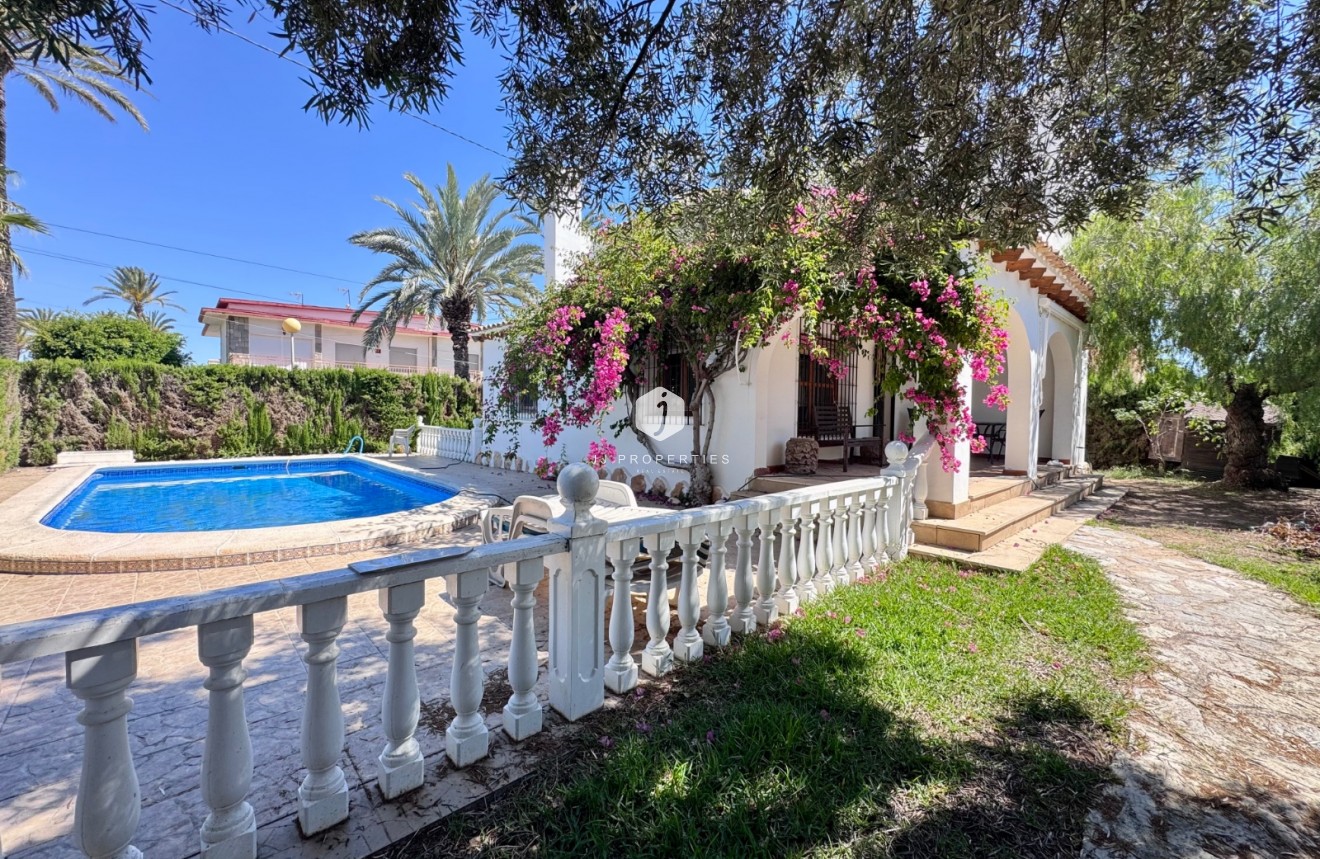 Resale - Villa -
Orihuela Costa - Costa Blanca