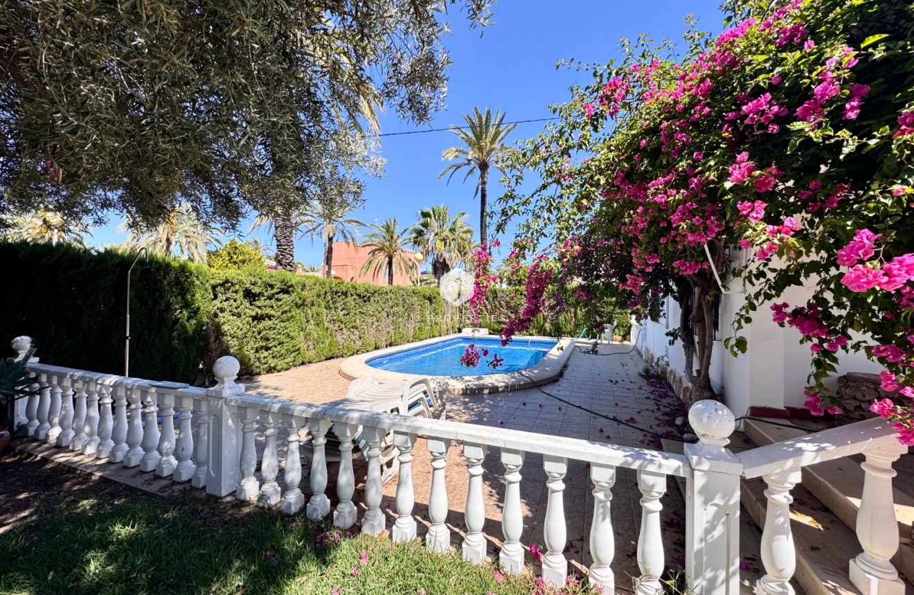 Resale - Villa -
Orihuela Costa - Costa Blanca