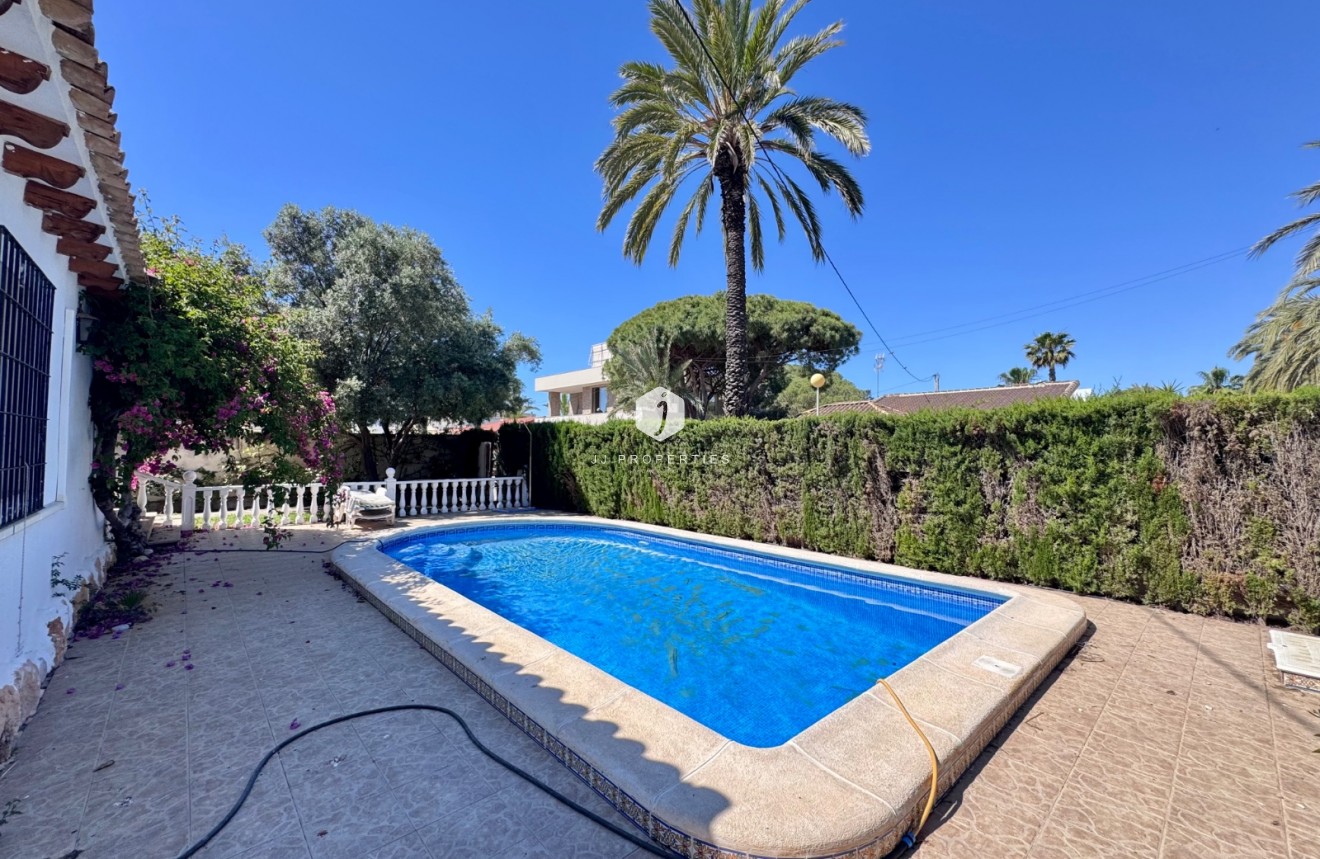 Resale - Villa -
Orihuela Costa - Costa Blanca