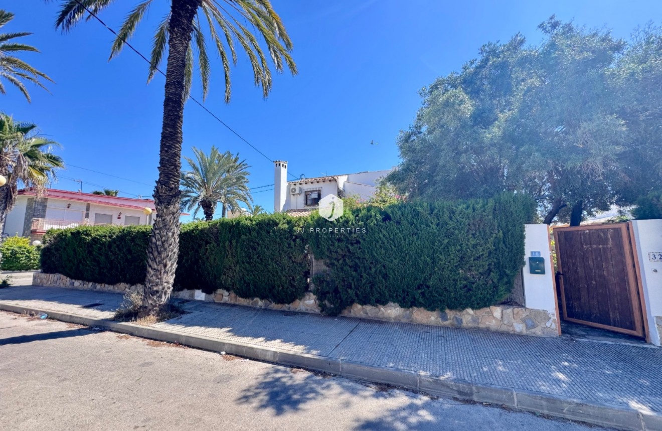 Resale - Villa -
Orihuela Costa - Costa Blanca