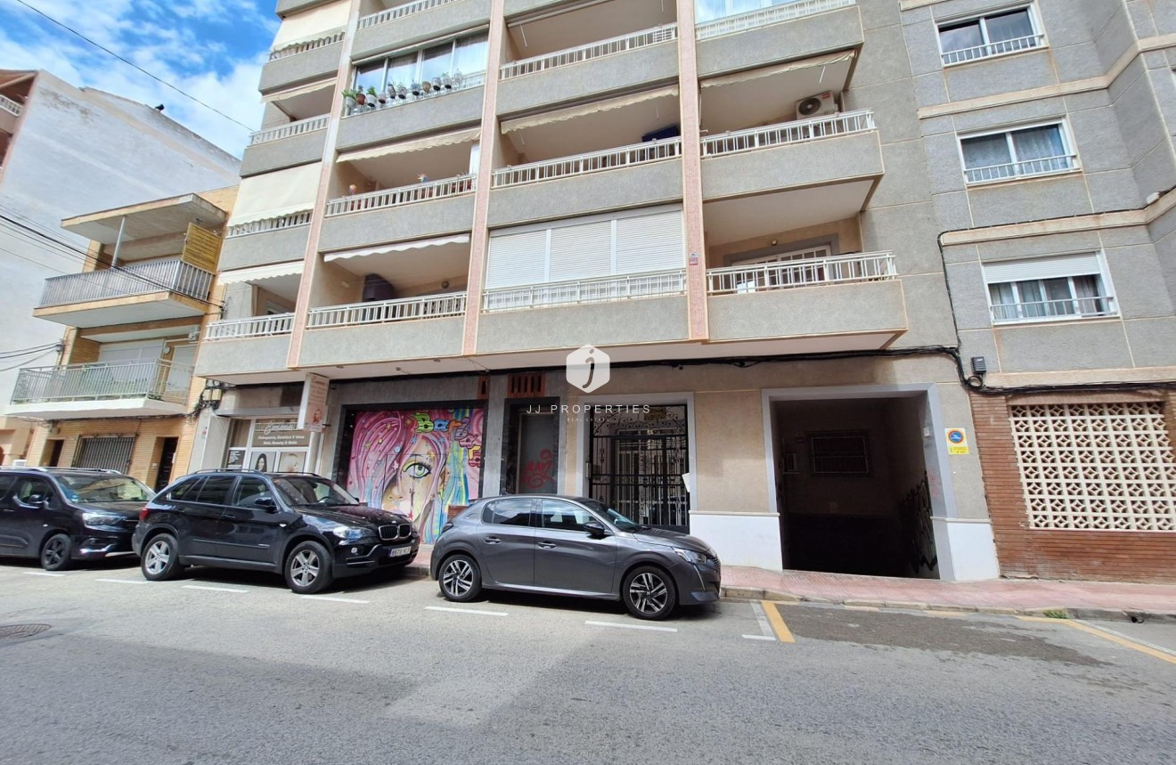 Z drugiej ręki - Mieszkanie w bloku -
Torrevieja - Playa de los Locos