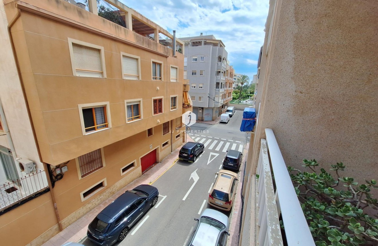 Z drugiej ręki - Mieszkanie w bloku -
Torrevieja - Playa de los Locos