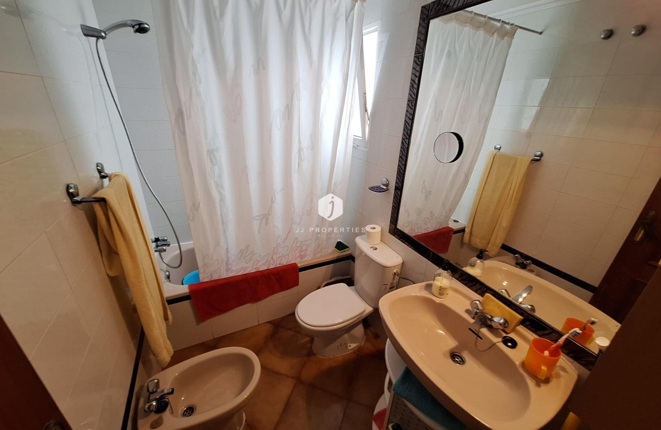 Z drugiej ręki - Mieszkanie w bloku -
Torrevieja - Playa de los Locos