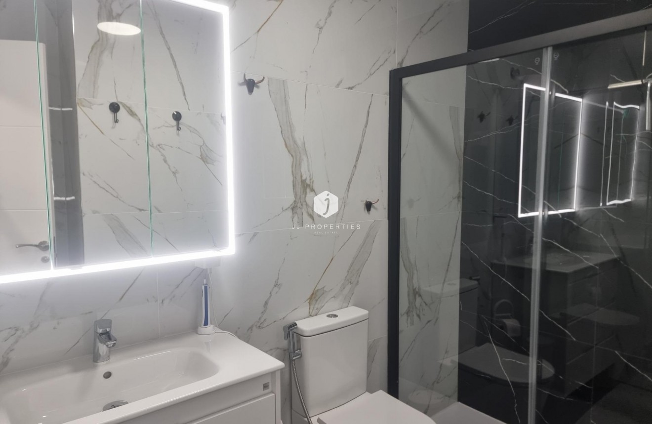 D'occasion - Appartement -
Torrevieja - Playa de los Locos
