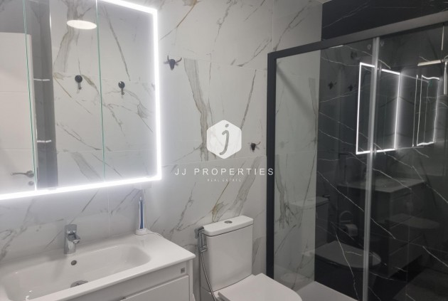 D'occasion - Appartement -
Torrevieja - Playa de los Locos