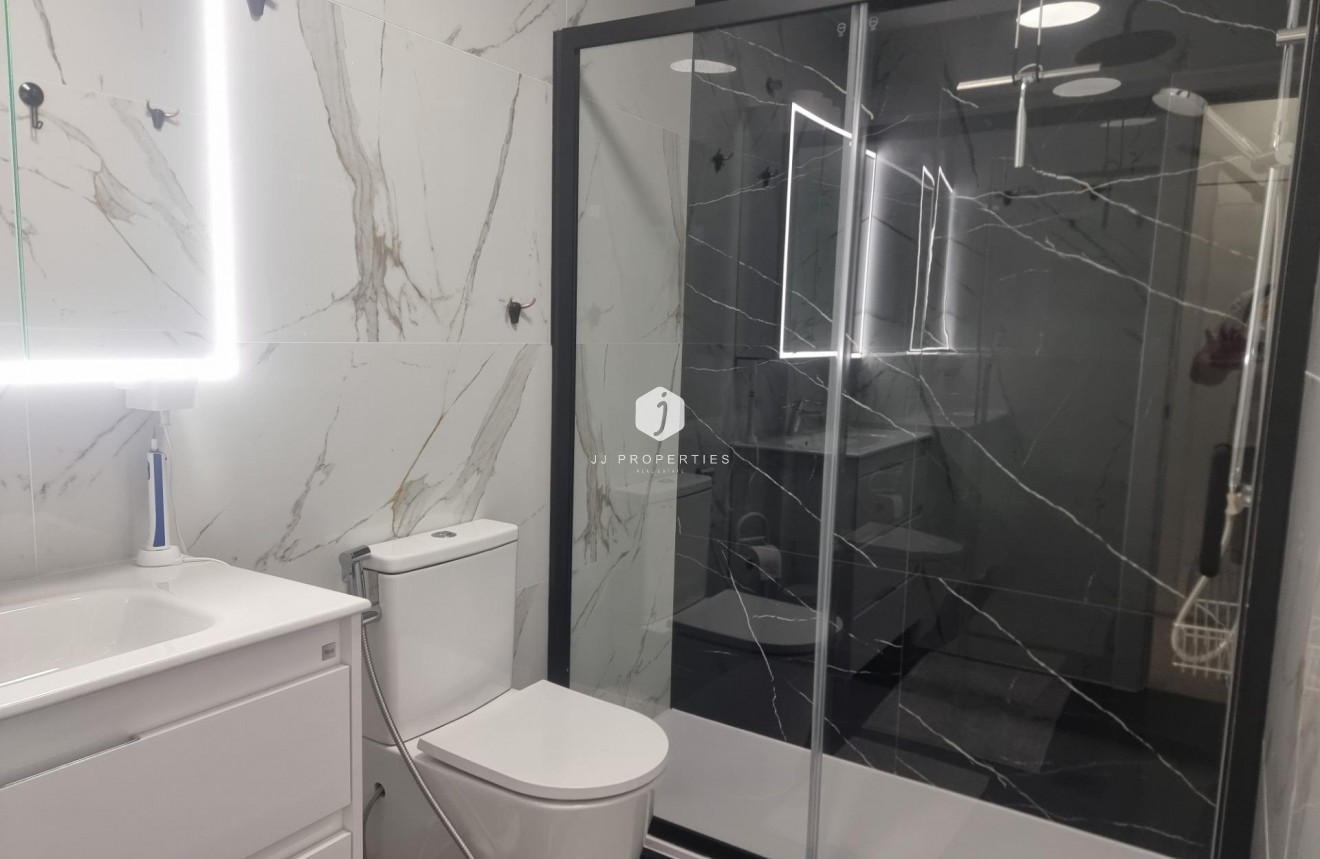 D'occasion - Appartement -
Torrevieja - Playa de los Locos