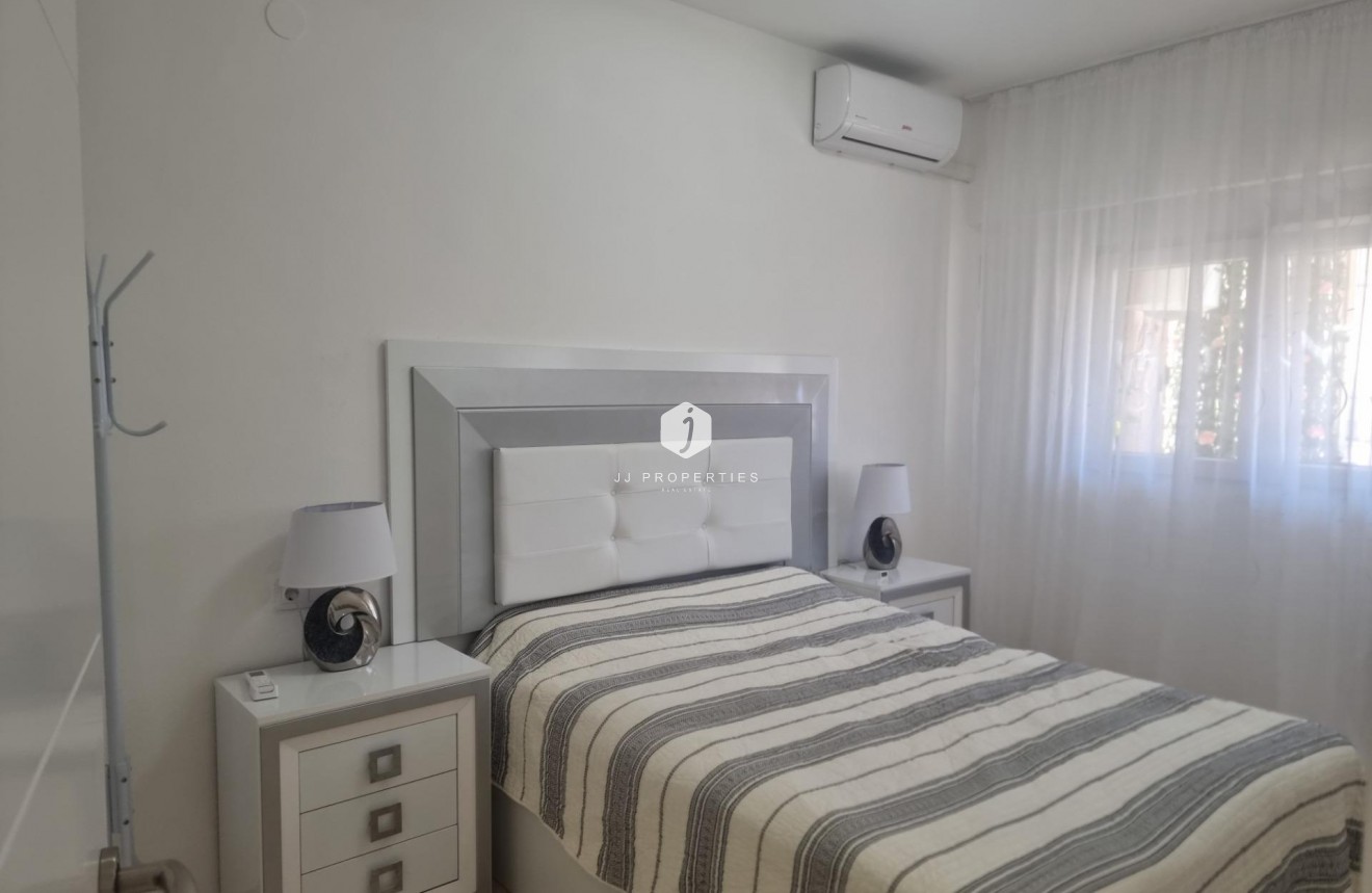 D'occasion - Appartement -
Torrevieja - Playa de los Locos