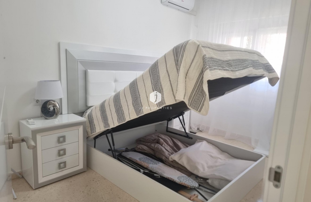 D'occasion - Appartement -
Torrevieja - Playa de los Locos
