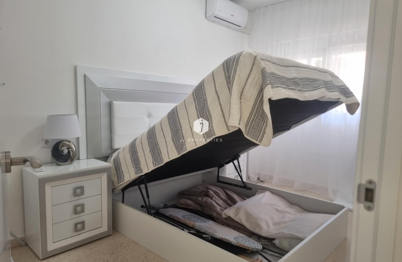 D'occasion - Appartement -
Torrevieja - Playa de los Locos