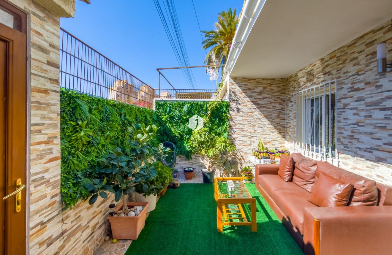 Resale - Chalet -
Torrevieja - Nueva Torrevieja