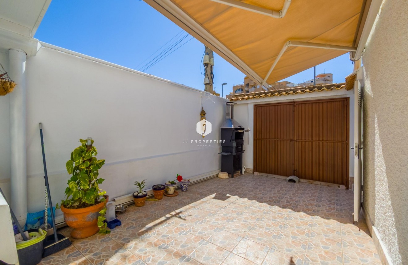 Resale - Chalet -
Torrevieja - Nueva Torrevieja