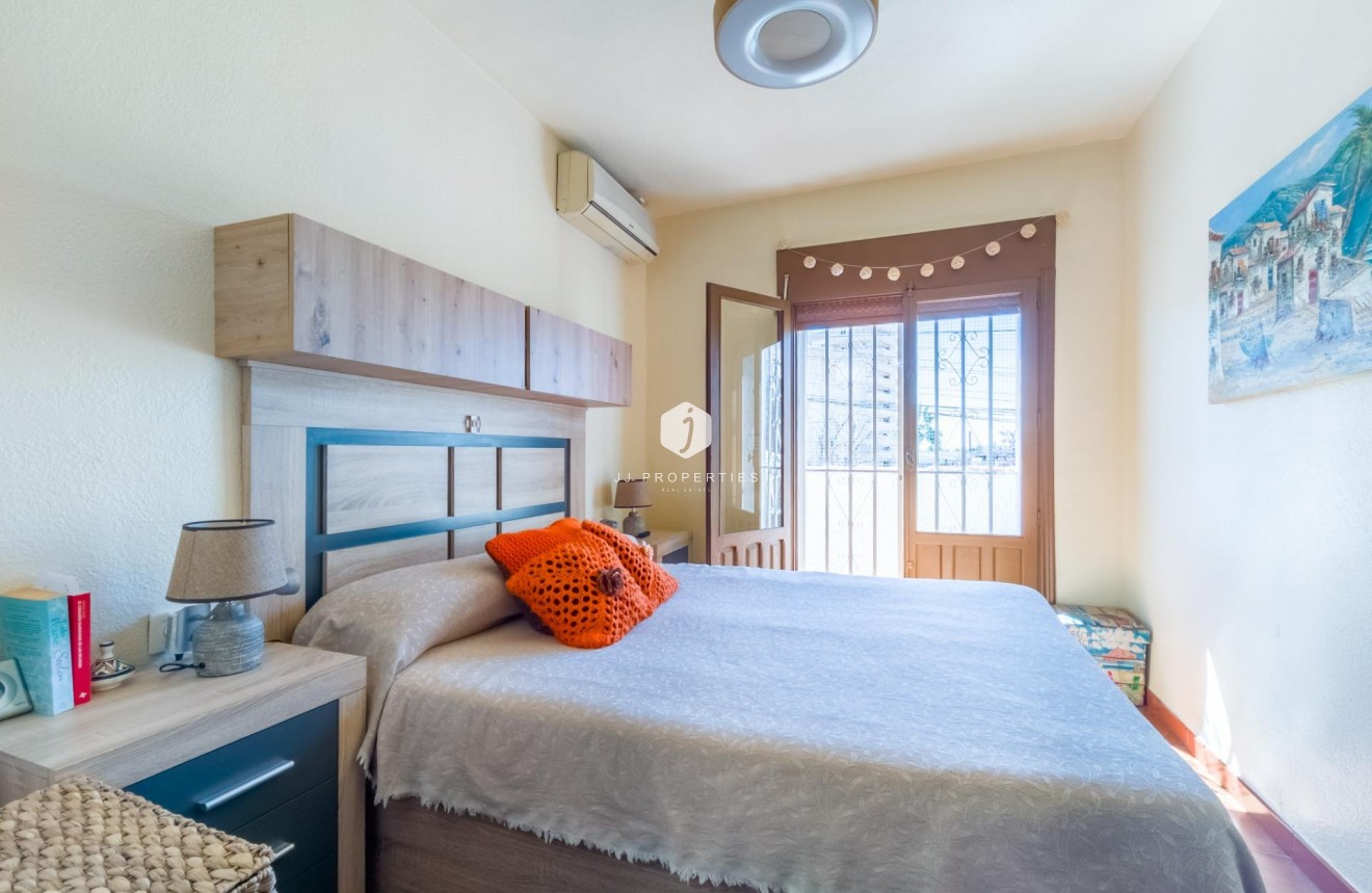 Resale - Chalet -
Torrevieja - Nueva Torrevieja