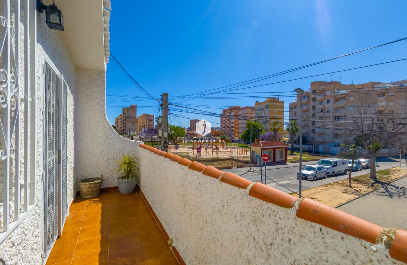 Resale - Chalet -
Torrevieja - Nueva Torrevieja