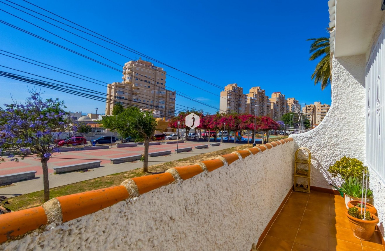 Resale - Chalet -
Torrevieja - Nueva Torrevieja