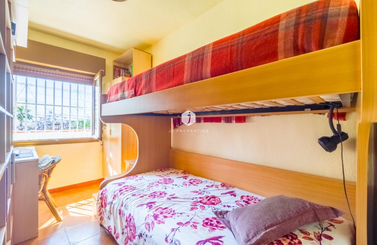 Resale - Chalet -
Torrevieja - Nueva Torrevieja