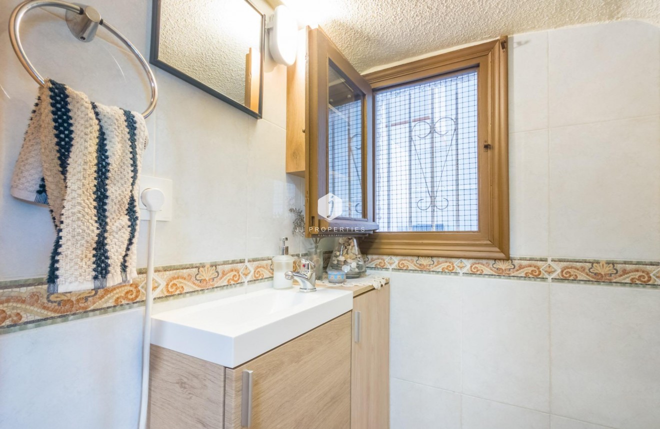 Resale - Chalet -
Torrevieja - Nueva Torrevieja