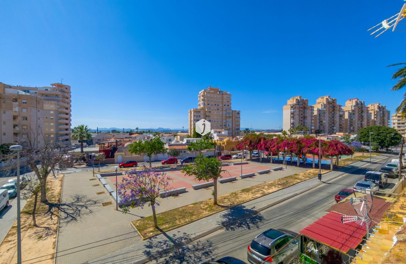Resale - Chalet -
Torrevieja - Nueva Torrevieja